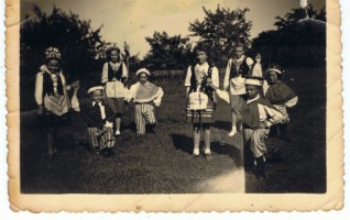 7.	Szkolny zespół taneczny, zdjęcie ze zbiorów Pana M. Zawieruchy
